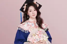 “国风照”席卷毕业季：电商平台单品销售多至上万单图片