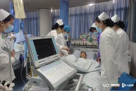 59岁老伯患罕见“心病” 18天内电击除颤超30次救回图片