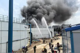 珠海高新区一污水厂疑因电焊作业起火，现场无人员被困受伤图片