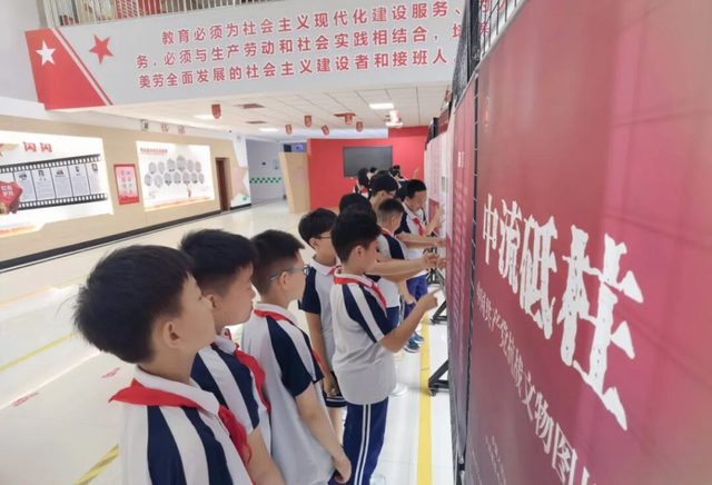 “青博之夏”的朋友圈有多广？从场馆、校园到社区、地铁，到处都有“搭子”