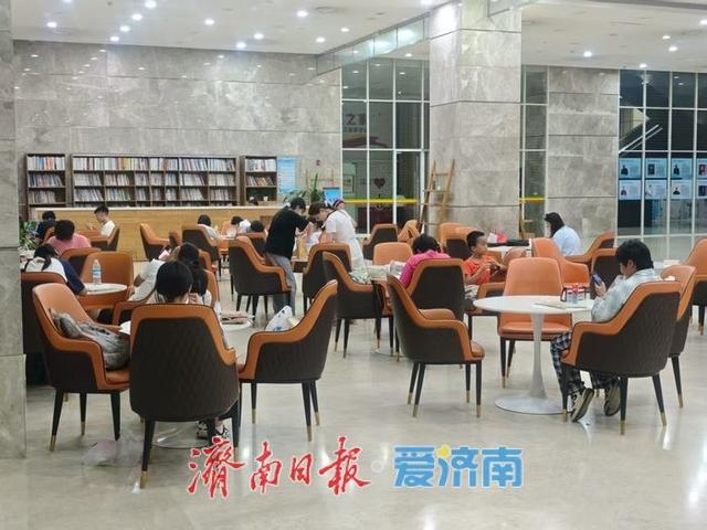 高温天里的“书香清凉”，济南图书馆成西客站片区热门打卡地