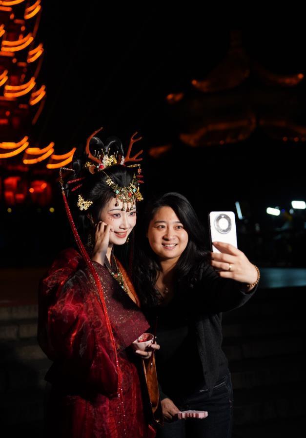 “神仙”齐聚蛇山，《夜上黄鹤楼》开启“东方幻梦”神话夜