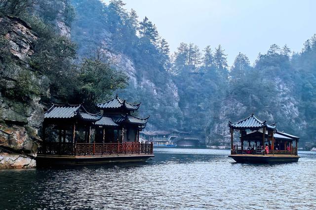 冬游宝峰湖：邂逅碧水青山间的诗意秘境