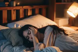 经常失眠睡不好 该如何提高睡眠质量？图片