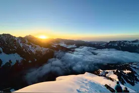 有人在四姑娘山滑坠？官方：确有此事，已启动应急预案开展救援图片