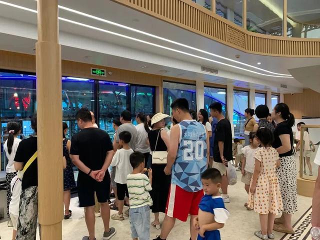 螺湖水上夜市，吹江风 吃宵夜 看赣超 啤酒送送送，好礼送不停