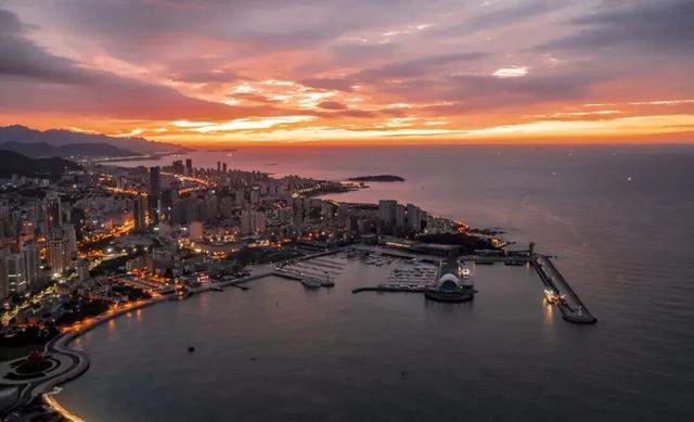 这个冬天，总要来青岛看一场日出吧！