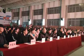 重庆市华蓥中学校举办2025年师生元旦文艺汇演图片