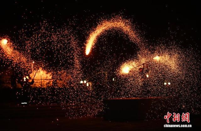 海外华文媒体打卡齐云山 感受多元化沉浸文旅体验