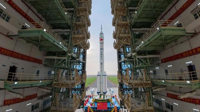 中国航天员第7次“太空会师”，3.5小时快速交会对接是如何实现的？