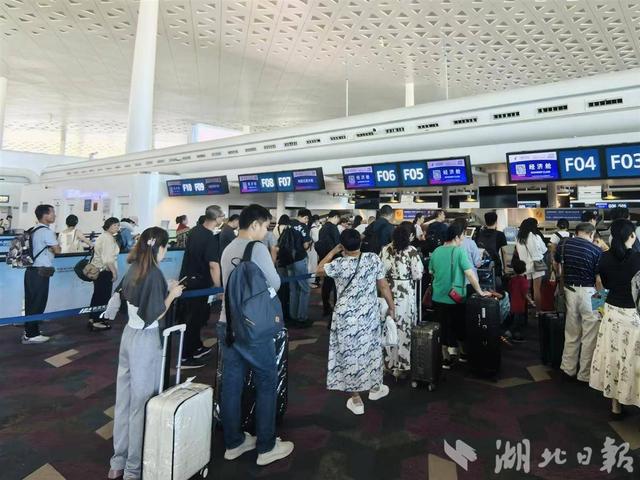 创新高！ “十一”期间东航在鄂执飞航班超1700班