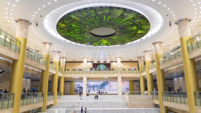 一泓清泉里，解锁济南“诗与远方”的夏日答卷