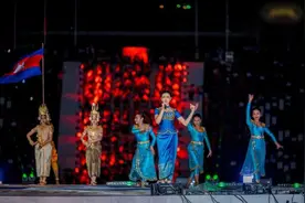 中国导演团队助力柬埔寨全运会开幕式演出图片