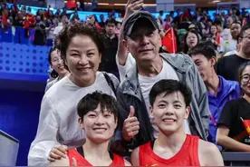 中国女篮强势晋级亚运决赛，父母现场助阵杨力维杨舒予姐妹花图片