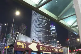 乘敞篷巴士夜游香港 与风同行图片