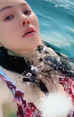 伊能静57岁身材超狂！出国脱了「湿身解放比基尼」长腿蛇腰被看光