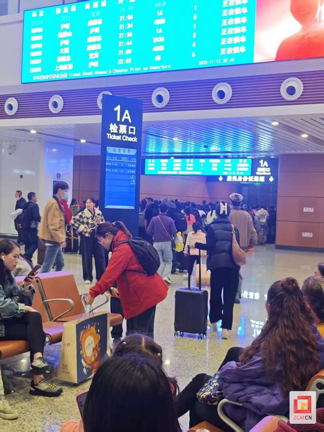 自贡“解锁”首个秋假 “花样”玩儿法带动文旅消费热潮