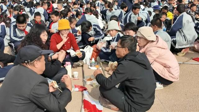 超燃 || 徒步30公里打卡西夏陵，银川1500余名师生这堂“行走的思政课”太有意义！