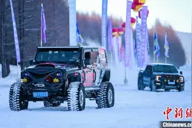 百余名中蒙俄赛车手阿尔山竞逐冰雪挑战赛图片