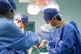 滨医附院乳腺中心成功为一名患者切除17斤重的乳腺巨大肿瘤图片