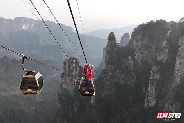 组图丨张家界天子山索道开展冬季高空救援演练