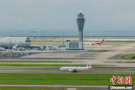 深圳机场首次迎来国产大飞机C919图片