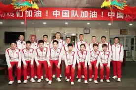 国乒出征巴黎图片