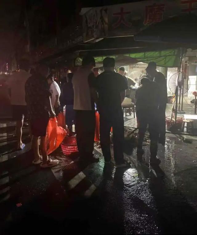 大堵车，4小时车程开了7个多小时！上海人自驾去外地吃蟹，吐槽“价格不比家门口便宜”