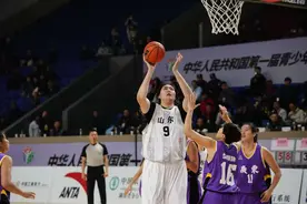 张子宇再度杀死比赛！山东女篮力克广东晋级三大球赛事四强图片