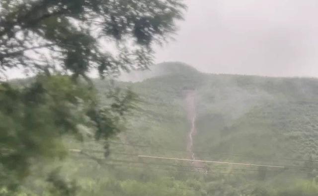 洪水来袭 在断水断电中重新认识乡镇