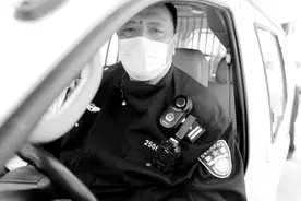 送别战友！生命最后一刻，民警杨诚倒在值班工作岗位上来宾公安图片