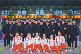 “决胜巴黎·绽放奥运—奥运冠军面对面”巡回宣讲活动走进西藏军区某部图片