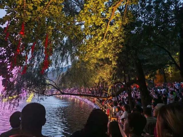 家门口乐享夜游盛宴！千山奇妙夜受鞍山市民热捧