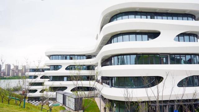 湖北省首个！中建一局承建的湖北莲花山人工智能研究院正式投用