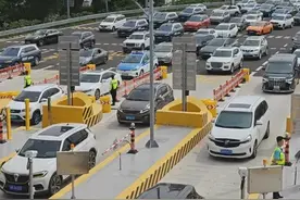 深中通道应急车道违停喝咖啡，后续来了→图片