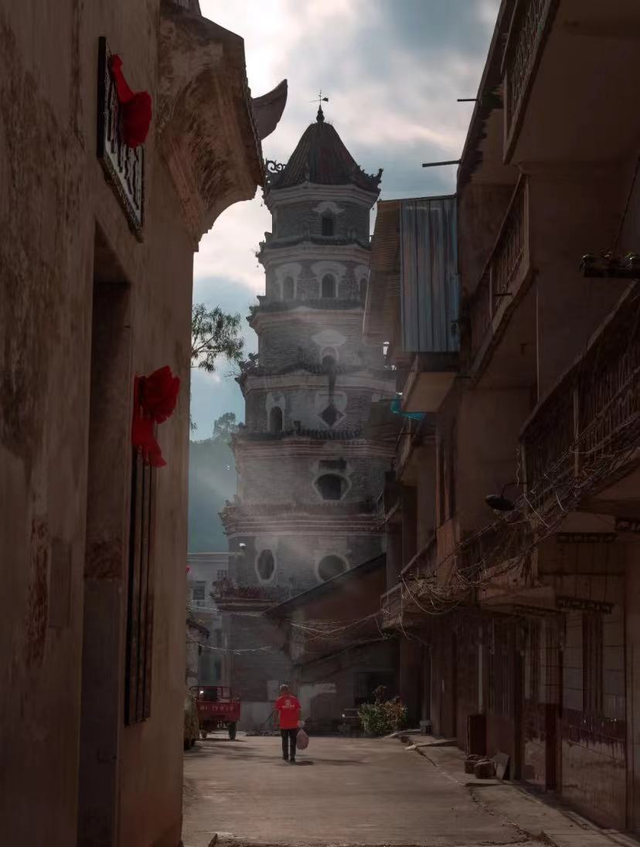 李思思也来打卡了！这座宝藏小城凭一口“糯叽叽”征服全网