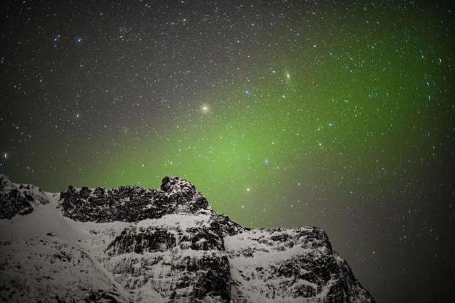 这届年轻人，为何负债旅行？