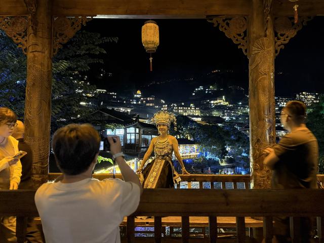 留宿游客占比60%！雷山西江千户苗寨做靓“夜经济”