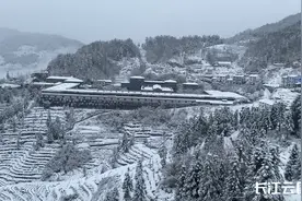 湖北下雪了！网友：比冬天的雪还大图片
