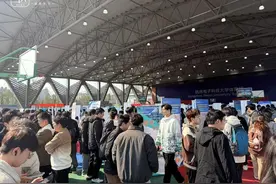 助力人才与产业“双向奔赴”，浙江举办专精特新企业招聘会精准揽才图片