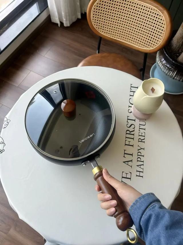 家里的铁锅一洗就生锈了，还能继续用吗？
