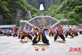 假期首日湖南接待游客近千万人次图片