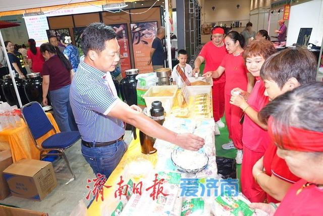 “泉・茶”盛宴第二天 市民共享文化茶香
