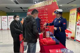 “3·15”消防宣传进青岛地铁 ，趣味互动筑牢安全网图片