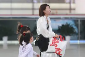 “小神兽”纷纷出巢 铁路南京站五一当天将发送旅客39万人次图片