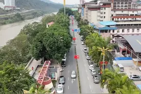 全球连线｜日均超3000人次！中越河口口岸迎来跨境游“小高峰”图片