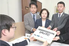 韩国在野党提请弹劾代总统崔相穆图片