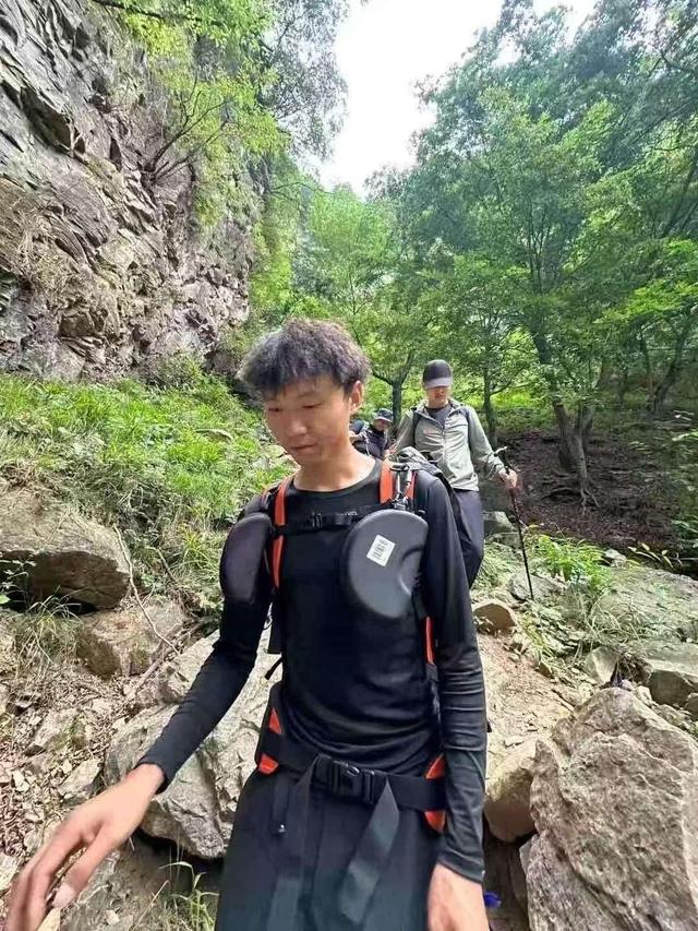 男子徒步梅里雪山环线失联近10天，妻子：家中还有两个年幼的孩子