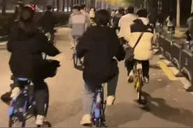 突然火了！大学生们凌晨爆骑5个小时，只为了……警察提醒！图片