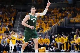 雄鹿已告知大洛 球队没有要交易他的计划图片